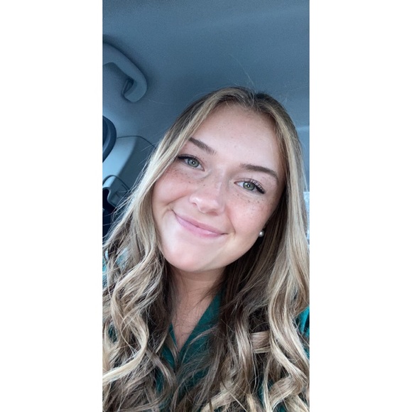 Meet your Posher, Katelyn - Picture 1 of 1